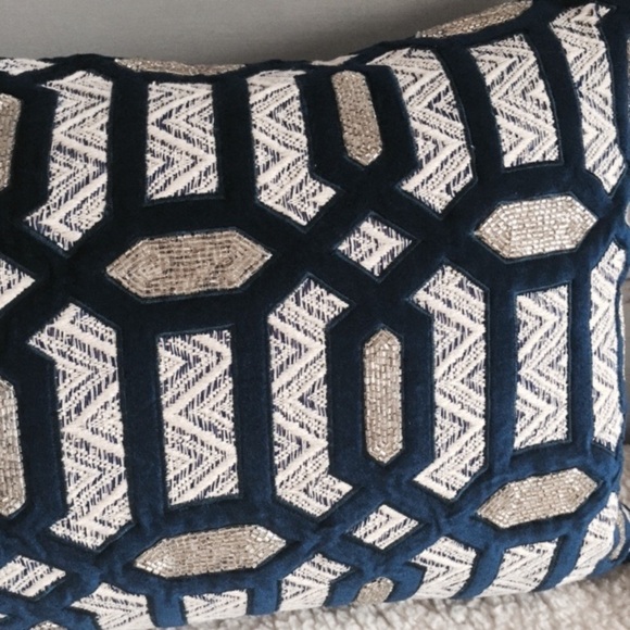 Callisto decorative pillow - Picture 3 of 6